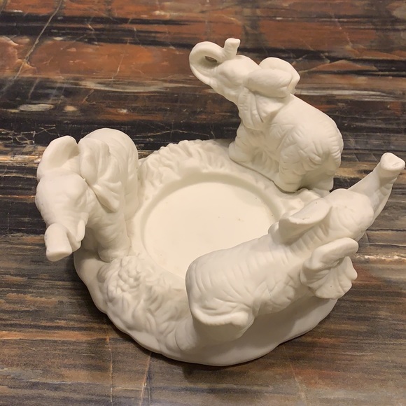 SALE!! Circle of friends elephant candle holder 3 different trunks - Picture 4 of 16